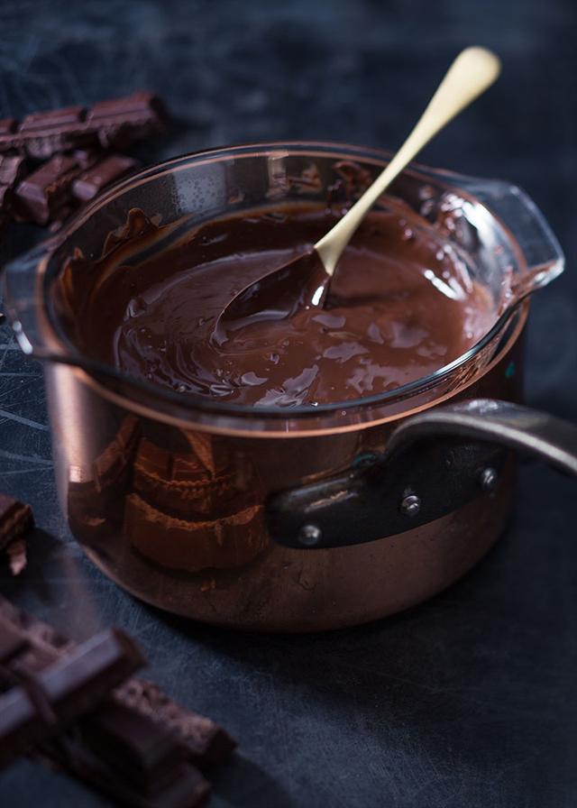 Sjokolade in pot met lepel