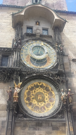otha-praag-vers-twee-astronomical-clock