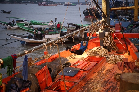 n-Myanmar-vissersboot Liefde, een foto op ’n slag