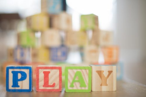 5 redes hoekom speletjies speel goed is vir jou kind