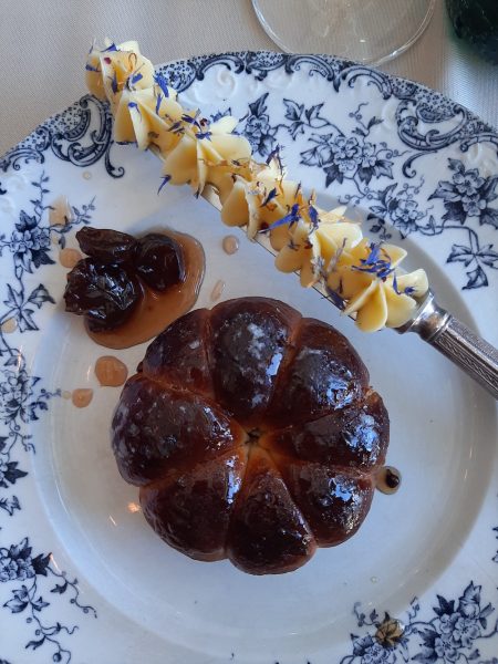 Bokkom- en anysmosbolletjies met vanieljebotter is prentjiemooi op my bord.