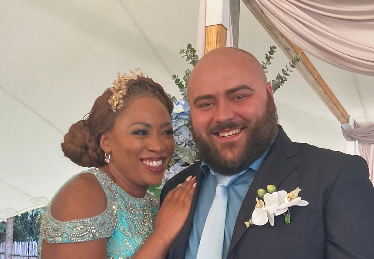 Diepe waters se Lettie en Henry beloof ewige trou | rooi rose