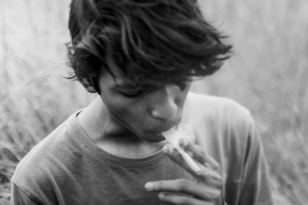 Twakpraatjies: Keer dat jou tiener begin rook