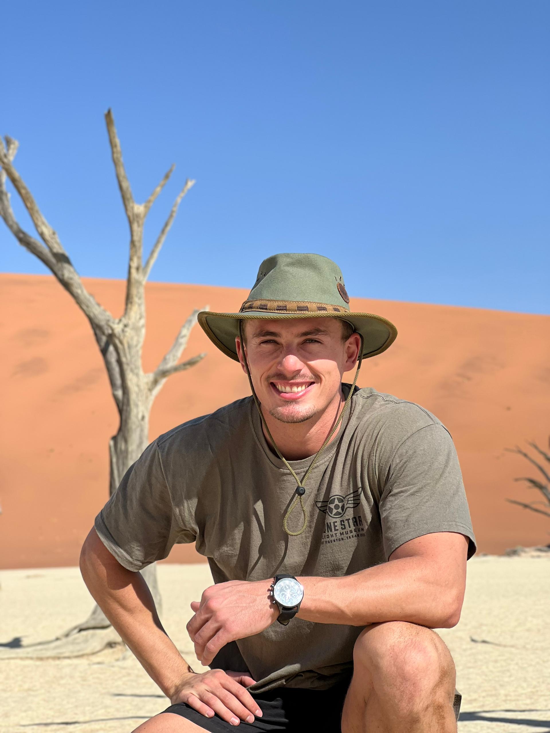 Die sosiale media-ster Ruben Lambrechts gesels oor sy kaalvoet ...