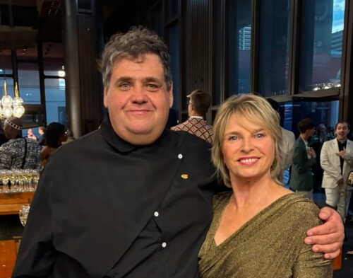 Johan van der Merwe en Sue Diepeveen by die opening van die eerste Teater op Toer by The Drama Factory. Foto: Verskaf