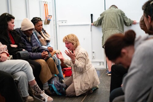 Sue Diepeveen in Grenslig by Vrystaat Kunste Fees 2026. Foto: Verskaf